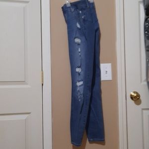 Distressed skinny jeans